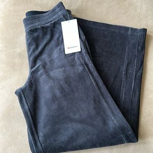 Lululemon Scuba Mid-Rise Wide-Leg Pant